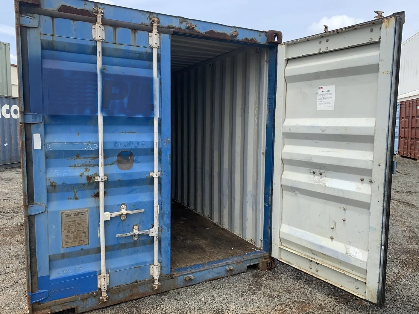 20ft Shipping Containers — doors and locking bars